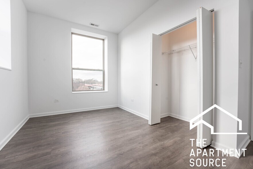 Building Photo - 931 W Dakin St
