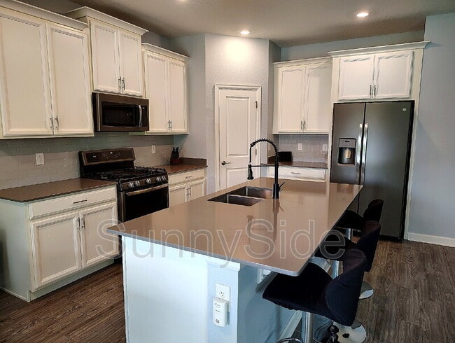 Building Photo - 1047 Oak Bluff Dr