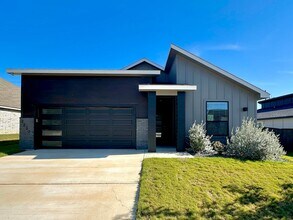 Building Photo - AVAILABLE NOW!