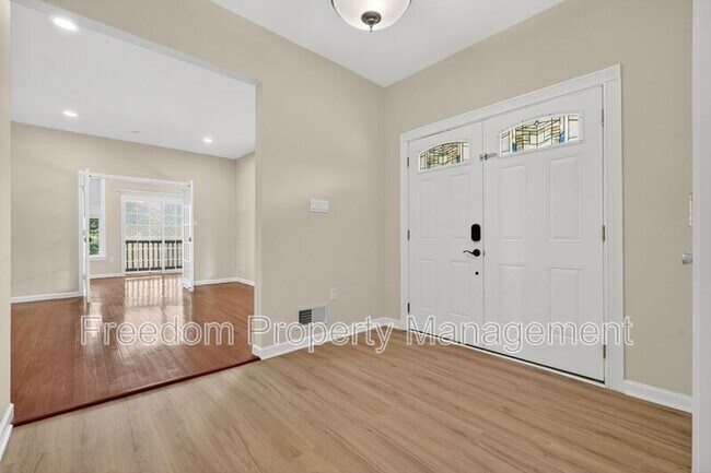Building Photo - 8513 Thomas Dr