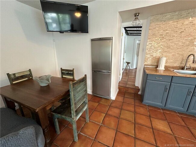 Building Photo - 4490 NE Indian River Dr