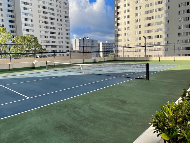 Building Photo - 1212 Nuuanu Ave