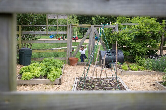 Building Photo - Crossway Community