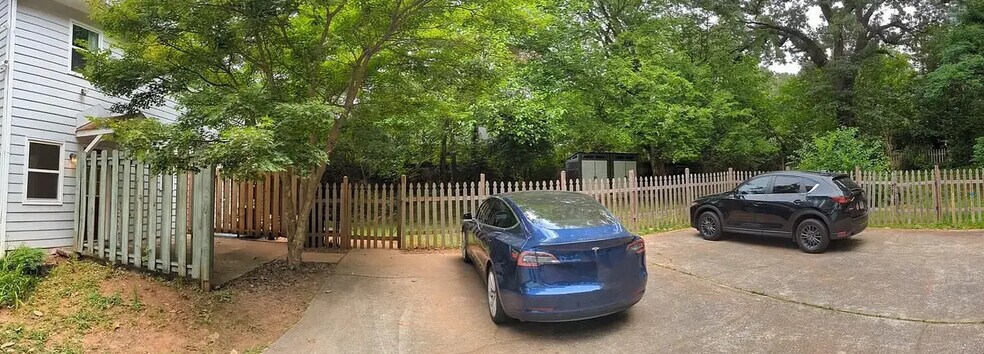 Building Photo - 732 S Candler St