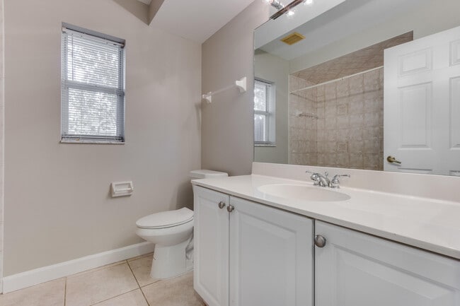 Building Photo - 14185 Greentree Dr