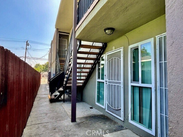 Building Photo - 815 N Rose Ave