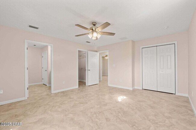 Building Photo - 711 Kirklin Ave