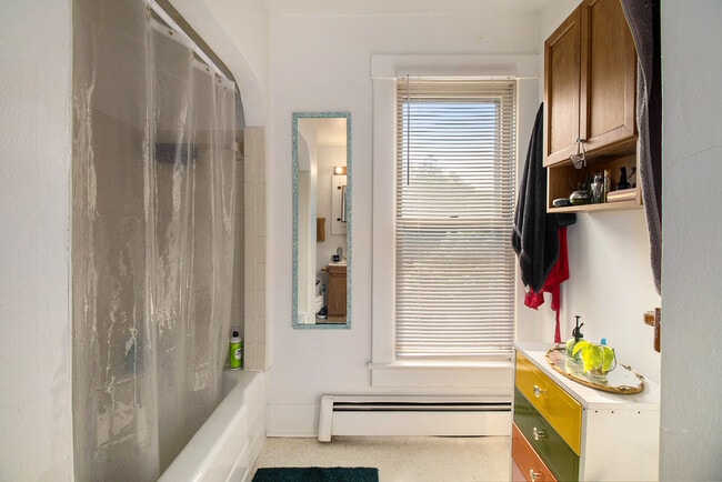 Building Photo - 407 N Ashley St