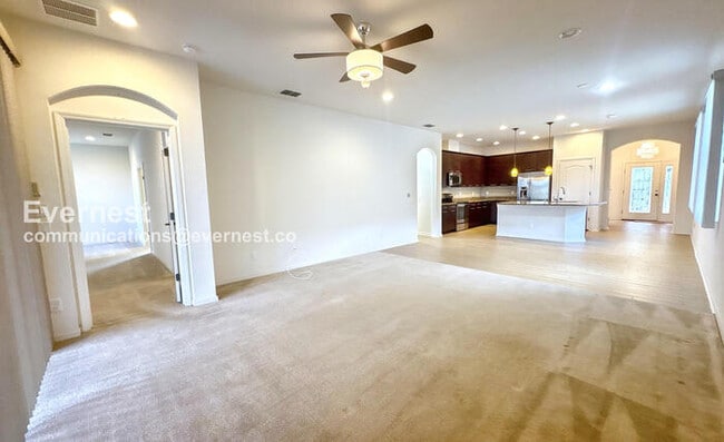 Building Photo - SPECIAL PROMOTION / Modern 4-Bedroom Home with Attached Garage / Pet-Friendly / Vouchers Accepted...