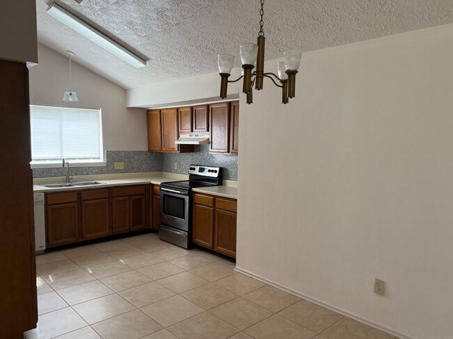 Building Photo - 5613 Countryaire