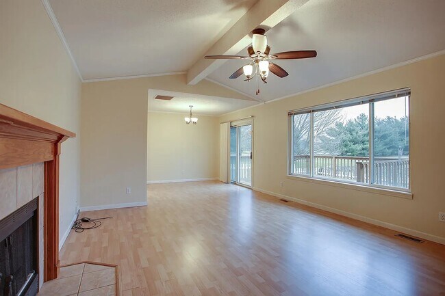 Building Photo - 3003 Valerie Dr