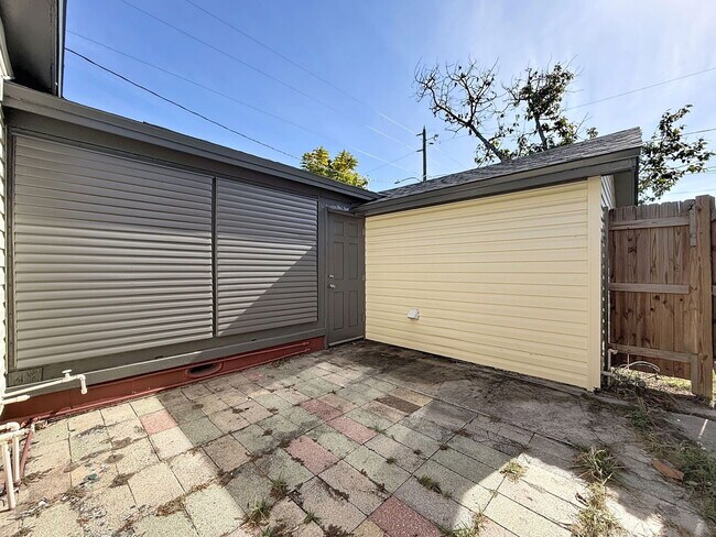 Building Photo - 3800 Dartmouth Ave N