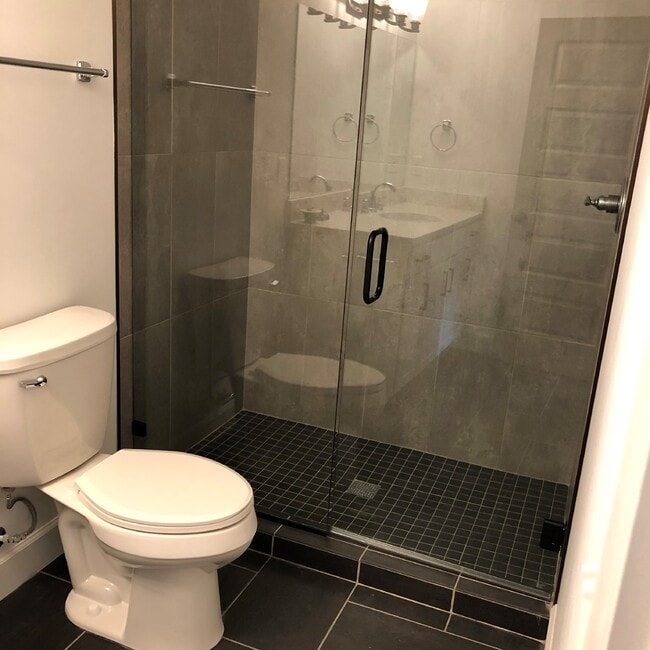 Building Photo - 3 STORY 2BD 2.5 BA APARTMENT WITH UPSTAIRS LOFT THAT OPENS TO BALCONY
