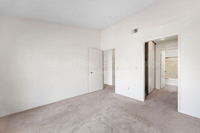 Building Photo - 38860 Cherry Glen Common