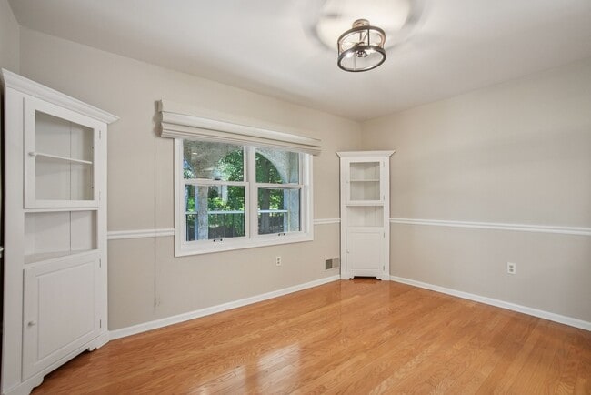 Building Photo - 8A Heritage Dr
