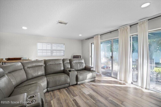 Building Photo - 1158 Samar Rd
