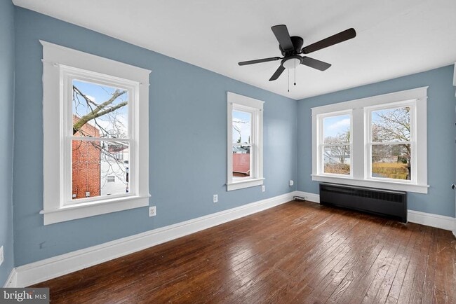 Building Photo - 990 Mt Rose Ave