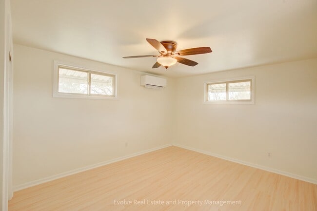 Building Photo - Evolve Real Estate: Welcome to This Spacious 5 Beds/2 Baths Single Family Residence With Great La...