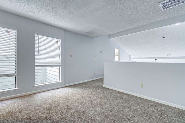 Building Photo - 395 Rancho Bauer Dr