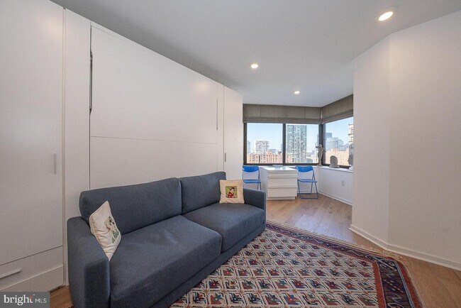 Building Photo - 202 W Rittenhouse Square