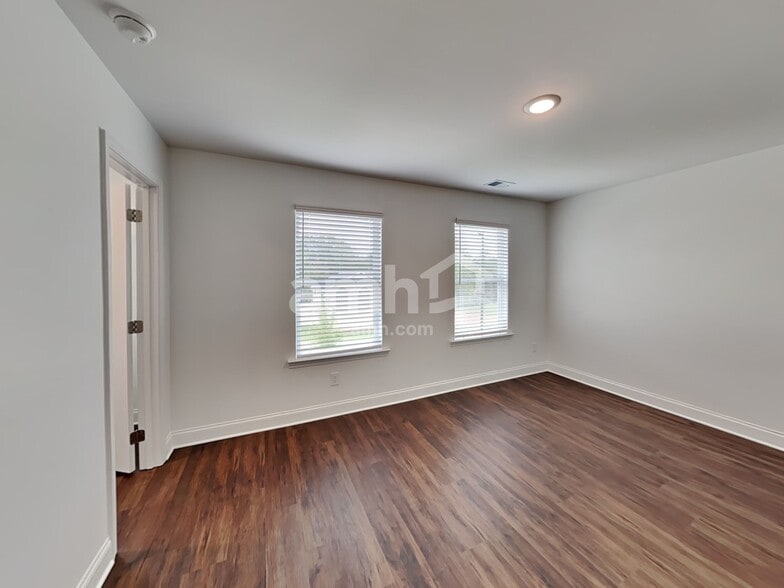 Building Photo - 50 Spruce Cir