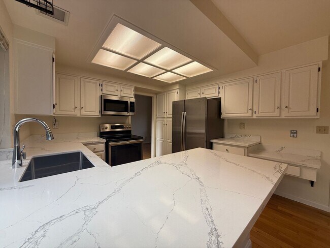 Building Photo - 6574 Leyland Park Dr