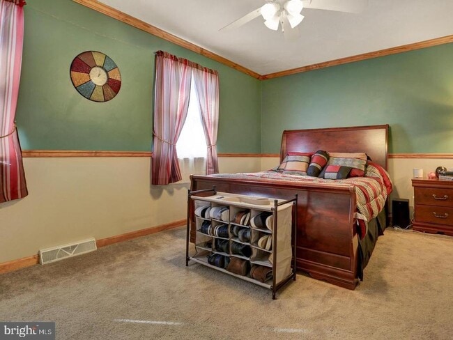 Building Photo - 16 Colonial Dr