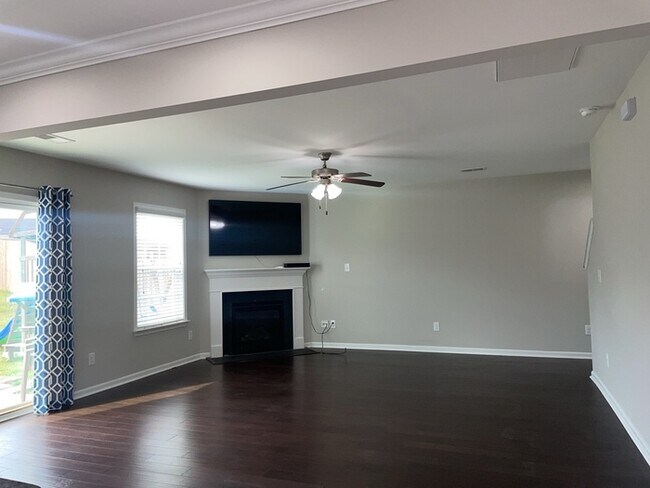Building Photo - 131 Screech Dr