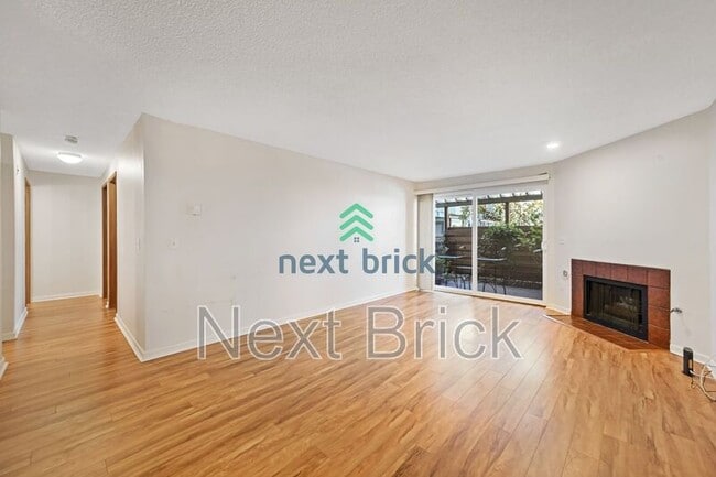 Building Photo - 10501 8th Ave NE