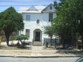 Building Photo - 303 Howard St