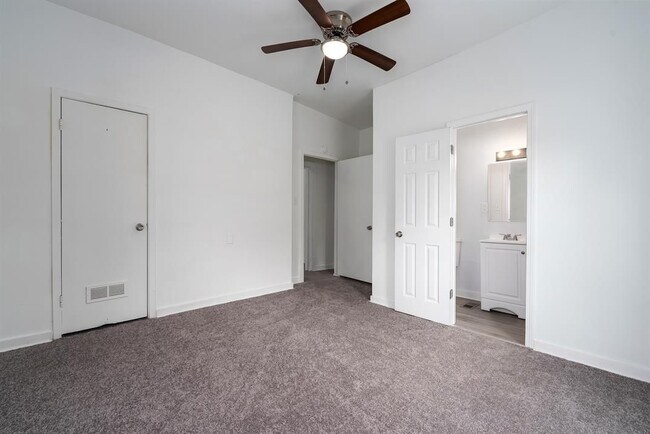 Building Photo - 3230 Arlington Ave