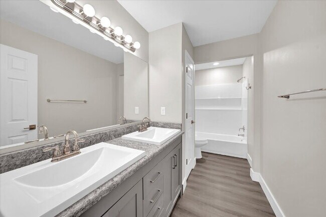 Building Photo - 15401 Adelay Ct