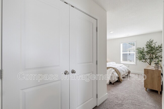 Building Photo - 3014 Bogart Ln
