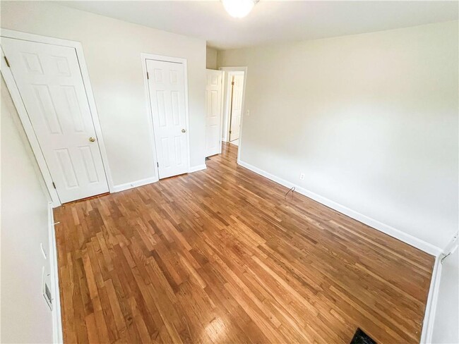 Building Photo - 383 Norton Cir SE