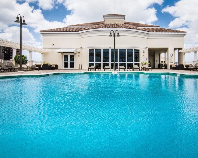 Building Photo - 511 SE 5 Ave