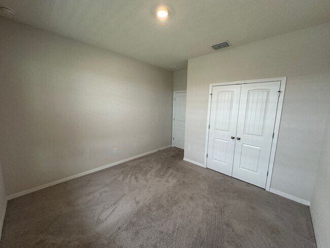 Building Photo - 4 Bedrooms/3 Baths/3 Car Garage House in L...