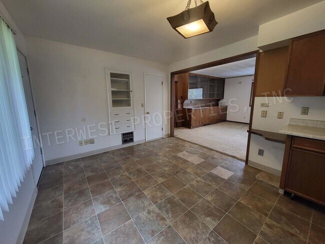 Building Photo - Classic Farmhouse on Murray w/Acreage, Mul...