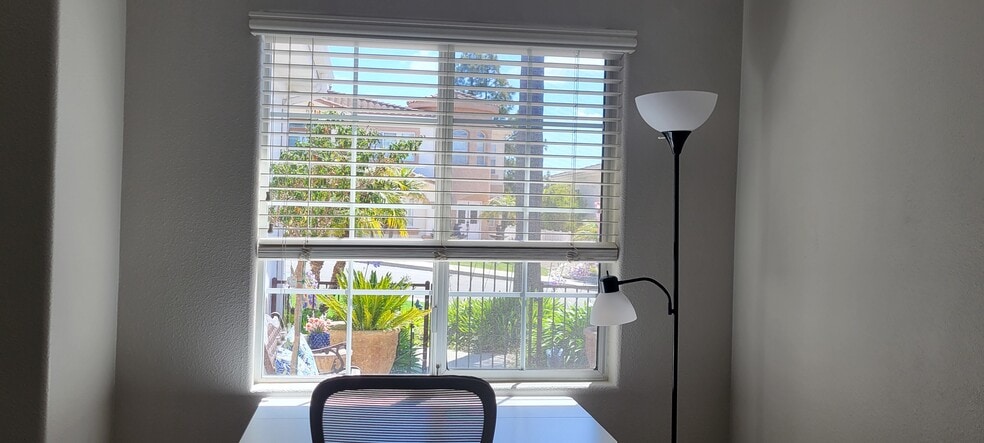 Building Photo - 87 Capanna St