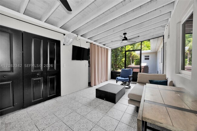 Building Photo - 6843 SW 53rd St