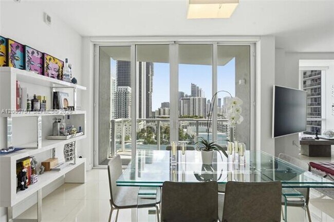 Building Photo - 601 NE 27th St