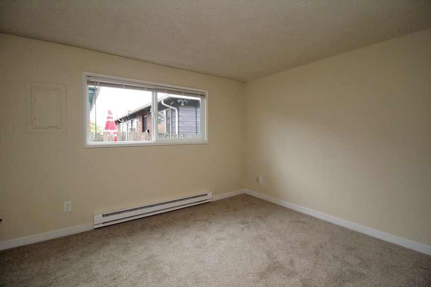 Building Photo - 8924-8934 SE Ellis St