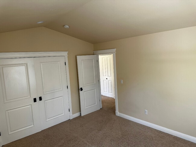 Building Photo - 449 Park Ridge Pl