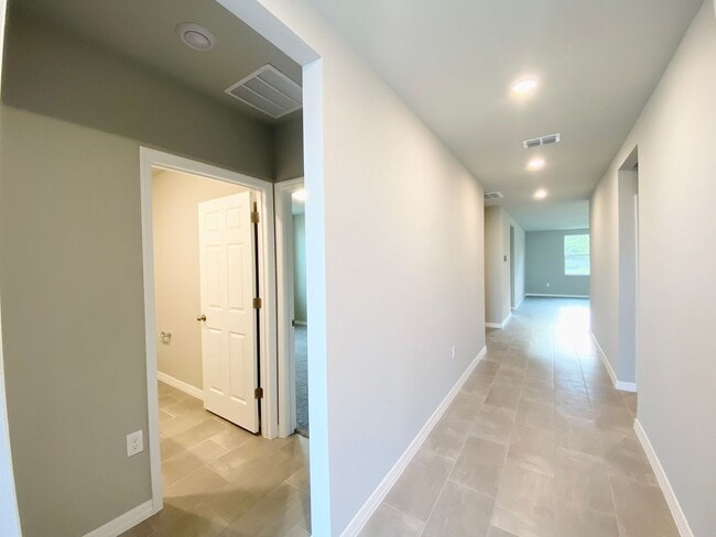 Building Photo - 572 Sun Warbler Wy