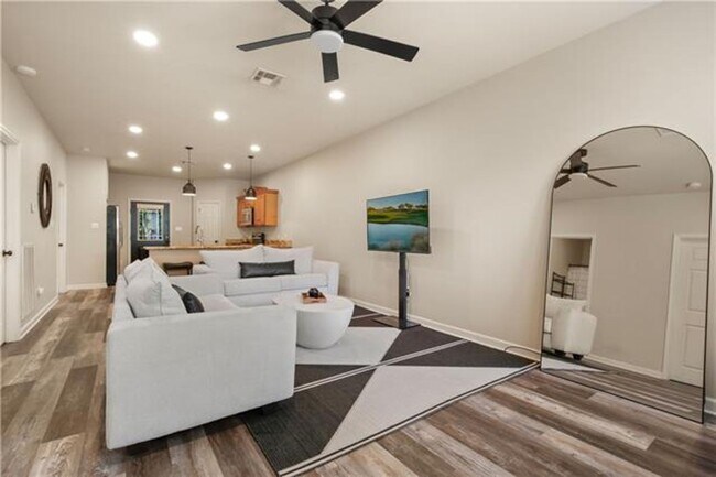 Building Photo - Townhouse in Olde Towne Slidell