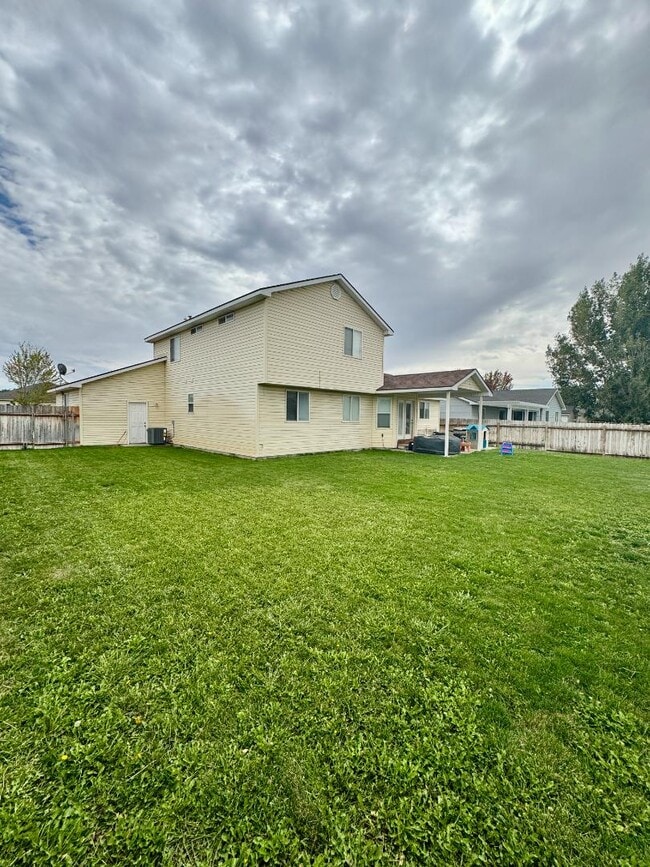 Building Photo - 2365 N Haskett St