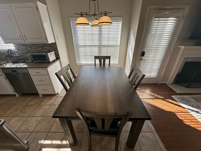 Building Photo - FULLY FURNISHED HOME in the heart of MJ!