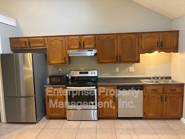 Building Photo - 3913 Oak Branch Cir E