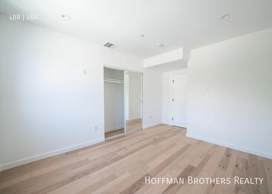 Building Photo - 2683 Roseview Ave