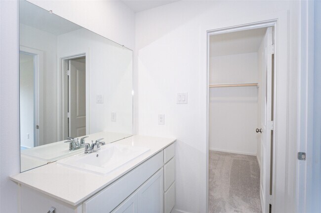Building Photo - 15724 Plum Brk Dr