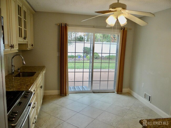 Building Photo - 514 Leawood Ave